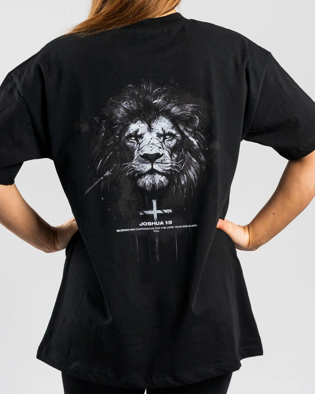 Joshua 1:9 'Lion' Women’s Oversized T-Shirt - Image 3