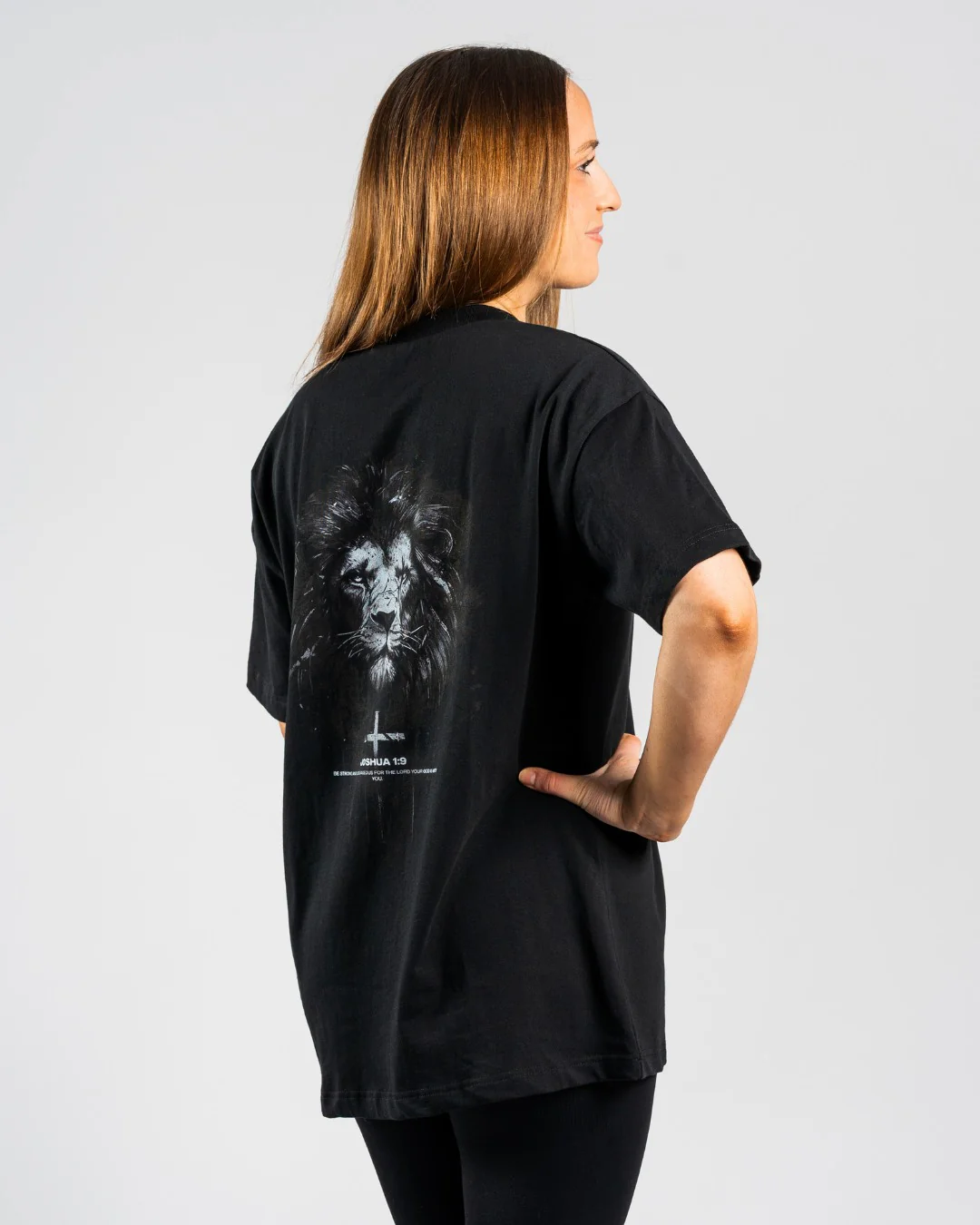 Joshua 1:9 'Lion' Women’s Oversized T-Shirt - Image 5
